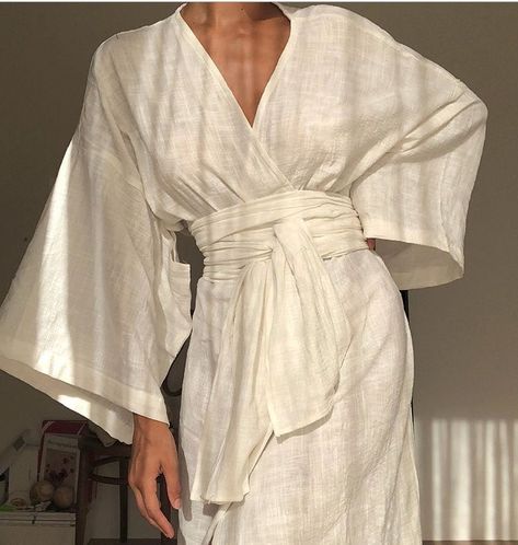 Superstar Outfit, Mama Earth, Modern Kimono, Linen Kimono, Traditional Japanese Kimono, Linen Robe, Mode Kimono, Linen Fashion, Kimono Dress