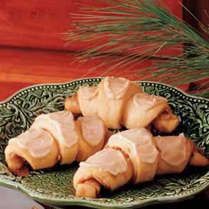 Butterscotch Crescent Rolls, Chocolate Pretzels Recipe, Oatmeal Scotchies, Butterscotch Recipes, Crescent Recipes, Baking Fun, Pretzels Recipe, Breakfast Sweets, Poached Pears