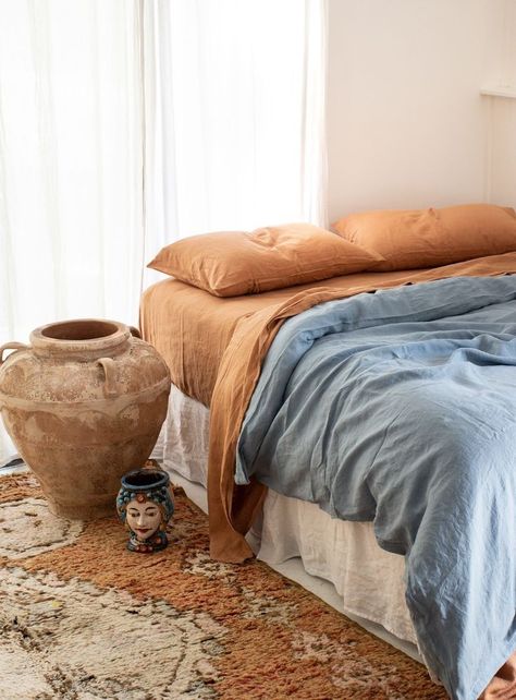 Caramel And Blue Bedroom, Blue And Rust Bedding, Orange And Blue Room Ideas, Blue And Rust Bedroom Ideas, Light Blue And Terracotta Bedroom, Terracotta Blue Bedroom, Orange And Blue Bedding, Mixed Color Bedding, Blue And Orange Bedding