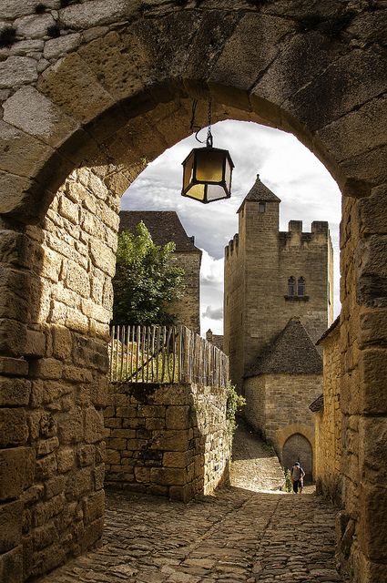 Medieval Village, Dordogne, France  photo via evanot Beynac France, Vila Medieval, Dordogne France, Söt Katt, Chateau France, Stone Walls, France Photos, Beaux Villages, A Castle