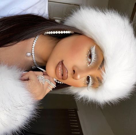 Cold Makeup, Winter Fashion Ideas, Cold Girl, Rave Makeup, Dope Makeup, Cute Makeup Looks, Makeup Eye Looks, Creative Eye Makeup, Creative Makeup Looks