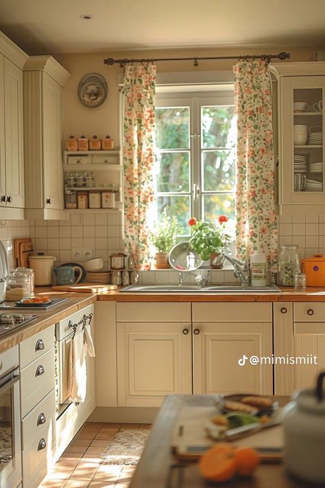 Homestead Aesthetic, French Kitchen Design, Joey Batey, Cocina Shabby Chic, Glamorous Interiors, Pretty Houses, Casa Country, Future Kitchen, Fun House