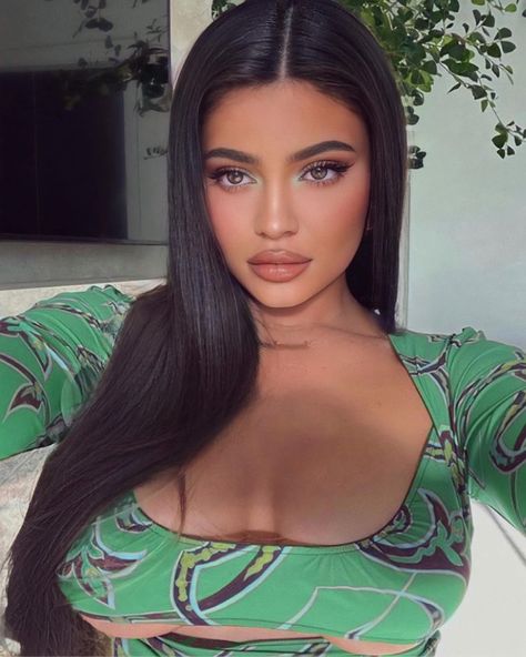 42.7k Likes, 308 Comments - 𝙆𝙮𝙡𝙞𝙚 𝙛𝙖𝙣 𝙥𝙖𝙜𝙚 (@kyliekboss) on Instagram: “I’m speechless🤤 @krisjenner #kyliejenner” Maquillage Kylie Jenner, Kylie Jenner Hair Color, Kylie Jenner Icons, Kylie Jenner Photoshoot, Jenner Girls, Looks Kylie Jenner, Jenner Makeup, 1967 Mustang, Kylie Jenner Look