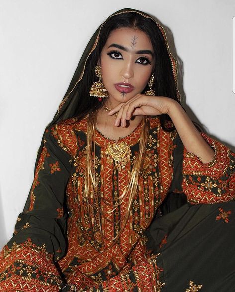 Culture and tradition Balochi Sindhi Wedding Dress, Kashmiri Hairstyle, Pakistan Traditional Clothing, Afghani Culture Aesthetic, Balochi Jewellery, Balochistan Culture, Kashmiri Culture, Baloch Culture, Balochi Culture