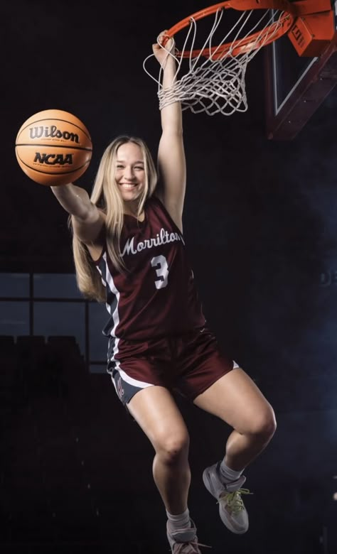 Senior Basketball Photography, Photo Basket, Basketball Banners, Basketball Pictures Poses, Sport Photoshoot Ideas, Sports Photoshoot, Basketball Senior Pictures, Basketball Girl, Iptv Smarters