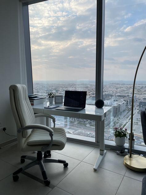 Business Office Aesthetic, Office Desk Setup, Nyc Office, Workspace Studio, Office Aesthetic, Apartment View, Office Life, Dream Office, Morning View