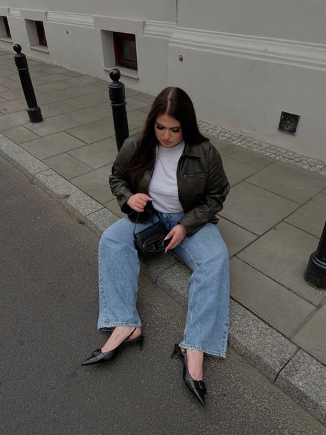 Ig: thisjulieeee Diesel bag • kitten heels • leather jacket • #outfits Kitten Heels Outfit, Outfit Leather Jacket, Diesel Bag, Heels Outfits, Leather Jacket Outfits, Minimal Style, Minimal Fashion, Jacket Outfits, Kitten Heels