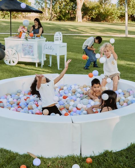 The spooky vibes were happening 👻👻🎃🎃 what an amazing party full of friendly ghosts 👻✨ Planning @olivepopco & @unico.byivonne Balloons & Backdrop @unico.byivonne Bounce House @olivepopco Photography @siveees Picnic @prettyruggedpicnicco Florals @fabuleux.85 Ballpit @pinkfestco Photo Booth @tapnsnapphoto Snack Cart @tmdelightful.bars Cake @lovesimplylainey Cookies @thegirlandthewhisk Cake Pops @sugarwingsweets Benefits Of Block Play, Bounce House Adults, Balloons Backdrop, Neighborhood Block Party, Block Birthday Party, Snack Cart, Friendly Ghost, Soft Play, Balloon Backdrop