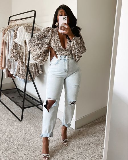 Deep V Top Outfit, Style In Your 30s, Night Out Fashion, Gray Top, Pretty Blouses, Looks Black, Looks Chic, Dressy Outfits, Mode Inspiration