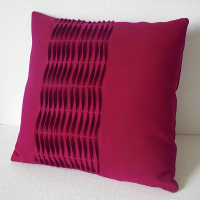 Smocking Pillows, Manipulating Fabric, Canadian Smocked Pillows, Smocking Patterns Tutorials Pillows, Tentical Pillow, Androgynous Models, Casual Chic Summer, Cushion Cover Designs, Leather Pillow