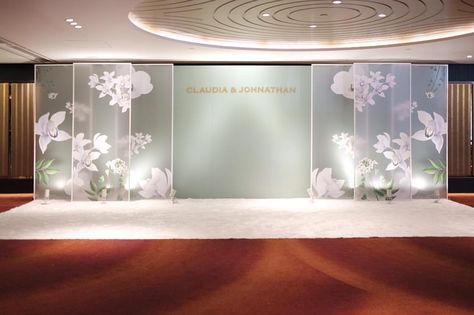 We love coming up with designs, that blends in strong silhouettes with soft palettes; giving the venue a face lift, but doesn’t distract.… Wedding Photo Walls, Wooden Fox, Chinese Wedding Decor, Booth Decor, Wedding Backdrop Design, Wedding Backdrops, Wedding Stage Decorations, Arrangement Ideas, Backdrop Ideas