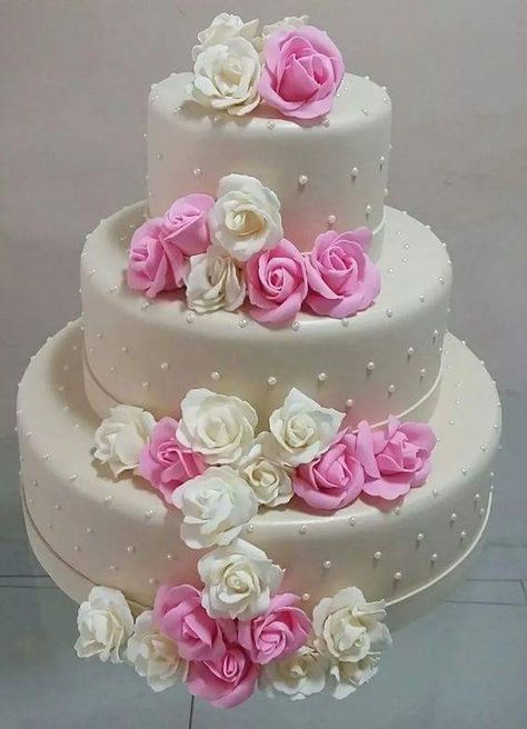 Wedding Anniversary Cakes, Amazing Wedding Cakes, Gorgeous Wedding Cake, Wedding Cakes With Cupcakes, Bolo Fake, White Wedding Cakes, Elegant Wedding Cakes, Cake Pictures, Beautiful Wedding Cakes