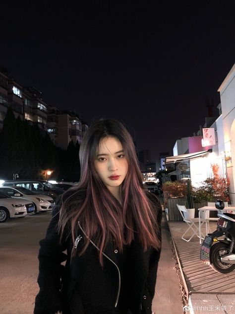 Kpop Hair Color, Ulzzang Hair, Korean Hair Color, Hair Color Underneath, Peekaboo Hair, Hair Color Options, Kpop Hair, Hair Color Streaks, Hair Streaks