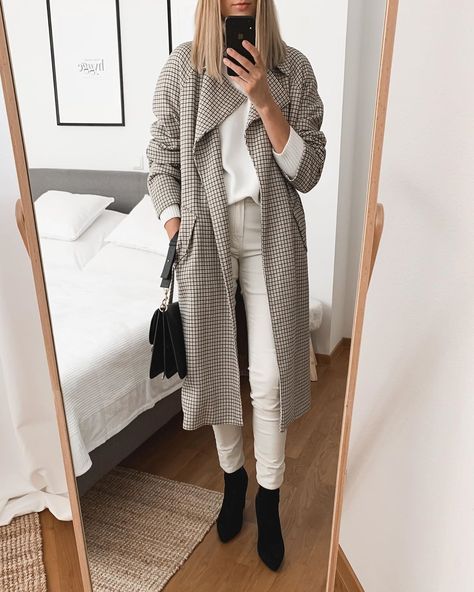 3,419 mentions J’aime, 43 commentaires - Ewelina Kanty (@ewelinakanty) sur Instagram : "Today’s look 🖤  ______ Trousers @massimodutti (Ref. 5063/665)  Coat @hm (old, Ref. 0716045002)…" Brown Leather Pants Outfit, Brown Leather Pants, Leather Leggings Outfit, Thanksgiving Outfit Ideas, What To Wear Fall, Cute Thanksgiving Outfits, Thanksgiving Outfit Women, First Date Outfits, Leather Pants Outfit