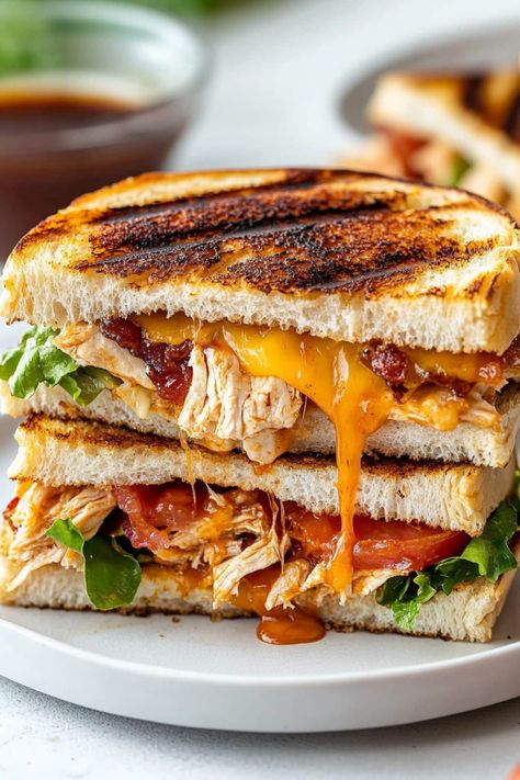 Chicken Panini Sandwiches, Sandwich Recipes Panini, Chicken Bacon Ranch Sandwich, Grilled Chicken Sandwich Recipes, Grilled Sandwich Recipe, Chicken Panini, Slow Cooker Recipes Dessert, Panini Recipes, Chicken Lunch