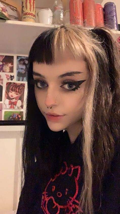 Dyed Bangs, Blonde Fringe, Blonde Goth, Split Dye, Pink Eyeliner, Goth Hair, Eyeliner Makeup, Multicolored Hair, Haircut And Color