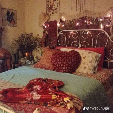 Scarves Room Decor, Cottagecore Room Inspiration, Red Cottagecore Bedroom, Whimsigoth Room Ideas, Love Witch Bedroom, Cozy Whimsical Bedroom, Whimsigoth Dorm, Whimsigoth Bedding, Mermaidcore Bedroom