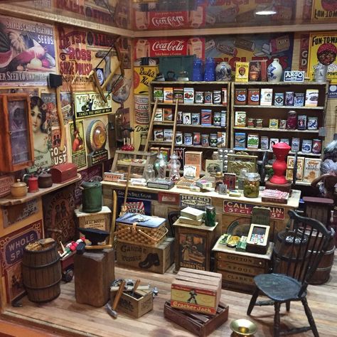 Miniature General Store, Old General Stores, Room Box Miniatures, Dolls House Shop, Old Country Stores, Diy Doll Miniatures, Mini Doll House, Miniature Projects, Christmas Embroidery Designs