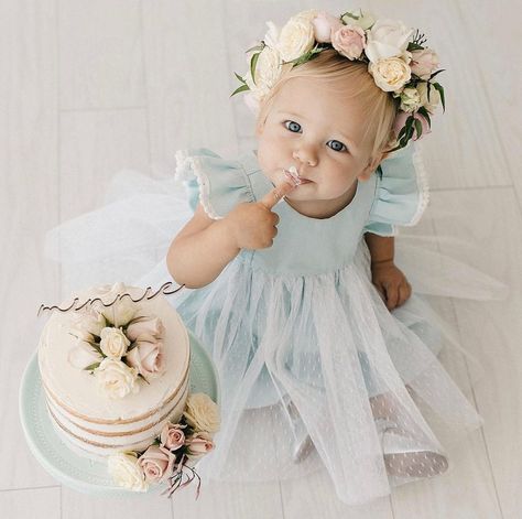 First Birthday Girl Photoshooting, First Birthday Studio Photos, Baby Birthday Photoshoot, Smash Cake Girl, First Birthday Cake Smash, 1st Birthday Pictures, 1st Birthday Photoshoot, First Birthday Pictures, 1st Birthday Cake Smash