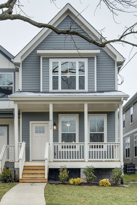 Small Townhouse Exterior, American House Exterior Design, Suburban Small House, Cozy Small House Exterior, American Houses Aesthetic, Small Family Home Exterior, Small Suburban House Exterior, American Houses Exterior, Small Colonial House Exterior