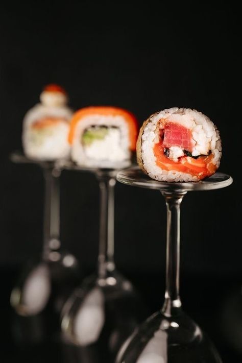 Sushi Photography Instagram, Sushi Ideas Creative, Sushi Restaurant Aesthetic, Sushi Photoshoot, Sushi Photography, Japanese Food Photography, Asian Food Photography, Sushi Aesthetic, Sushi Boat