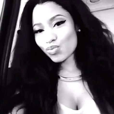 Pfp Nicki Minaj, All Pink Makeup, Nicki Pfp, Nicki Minaj Pfp, Nicki Wallpaper, Music Pfps, Black N White Pfp, Mood Pics Quotes, Baddie Pfp Pink