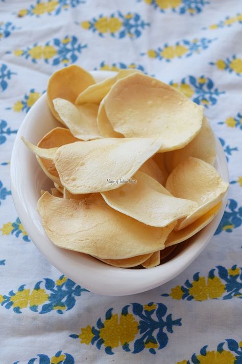 Sun Dried Potato Chips | Homestyle Crispy Aloo Wafers Recipe | Magic of Indian Rasoi Aloo Chips, Microwave Potato Chips, Deep Fried Recipes, Potato Chip Recipes, Dried Potatoes, Diet Recipes Easy, Yummy Healthy Snacks, Sweet Potato Chips, Light Snacks