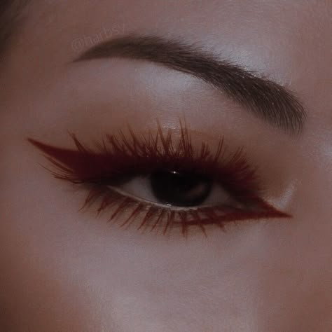 Soft Burgundy Eye Makeup, Rockstar Gf Makeup Red, Quince Dark Red, Red Eyeliner Aesthetic, Wine Red Makeup Look, Dark Red Eye Makeup, Wine Red Makeup, Rockstar Girlfriend Aesthetic Makeup, Dark Feminine Energy Makeup