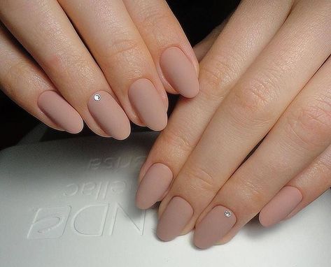 Neutral Fall Nails Round, Matte Bridal Nails, Tan Oval Nails, Ongles Beiges, Tan Nails, Long Almond, Formal Nails, Minimal Nails, Classic Nails