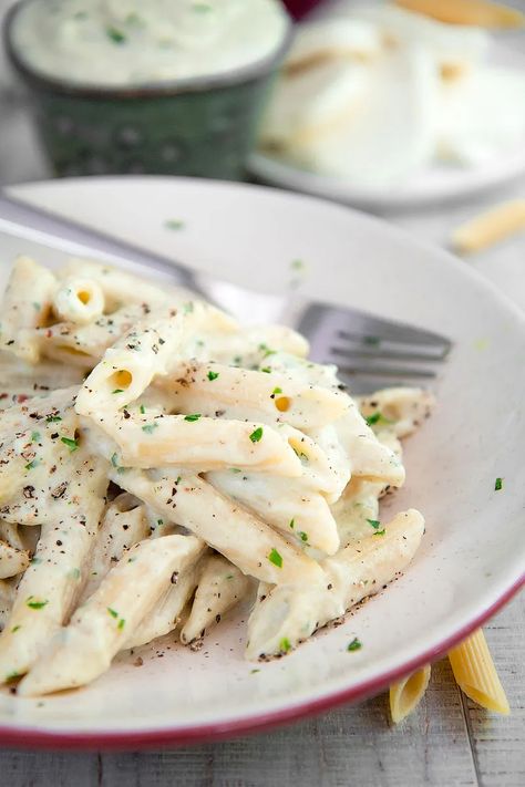 CREAMY MOZZARELLA AND EGGPLANT SAUCE PASTA Creamy Eggplant, Eggplant Sauce, Healthy Pasta Salad Recipes, Cream Sauce Pasta, Salad Recipes Healthy Easy, Salads For A Crowd, Cream Sauce Recipes, Sauce Pasta, Italian Sauce