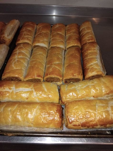 Gourmet Sausage Rolls, Greggs Sausage Rolls, Best Sausage Roll Recipe, Sausage Rolls Recipe, Best Sausage, Sausage Roll, How To Make Sausage, Sausage Rolls, Crushed Tomatoes