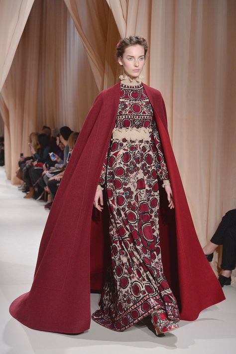 Maria Grazia Chiuri and Pierpaolo Piccioli's Best Valentino Runway Looks Over The Years Valentino 2015, Runway Moments, Valentino Runway, Pierpaolo Piccioli, Valentino Couture, Maria Grazia Chiuri, Afghan Dresses, House Targaryen, Maria Grazia