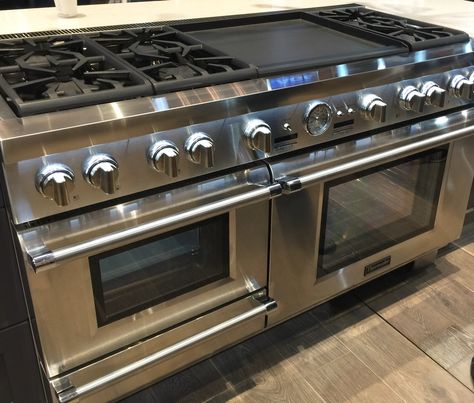 Stainless Steel Oven, Kitchen Stove, Kitchen Decorating, Luxury Kitchens, Kitchen Remodel Idea, Commercial Kitchen, Luxury Kitchen, Kitchen Stuff, Home Decor Kitchen