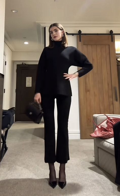 Chic Black Outfits Classy, Cashmere Aesthetic, Ysl Aesthetic, Chic Black Outfits, Ysl Fashion, Set Outfits, Effortlessly Chic Outfits, Professional Wear, All Black Outfit