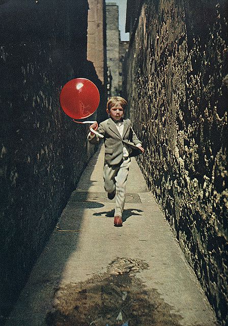 Albert Lamorisse - The Red Balloon The Red Balloon, Penguin Book, Indie Movies, Best Movies, French Films, Red Ball, Red Balloon, Great Films, Historical Art