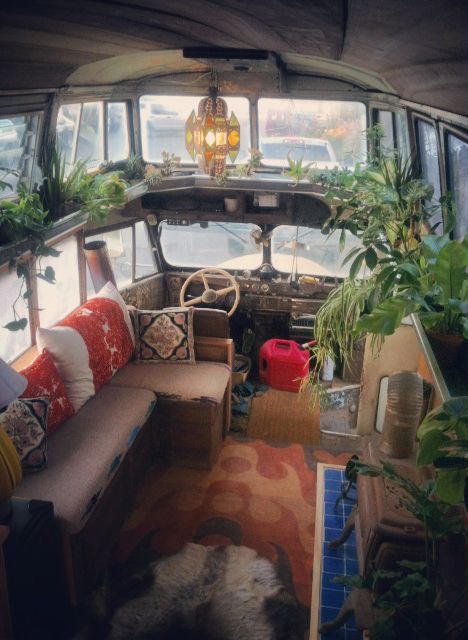 Volkswagon Van // VDUB // VW bus // Volkswagen Camper // Vintage Travel // Beach // Surf // Camping // Summer // Road Trip // This Guy Transformed A Vintage 1940s Bus Into An Awesome Two-Story Home Bus Homes, Van Volkswagen, Converted Bus, Tea Vintage, Bus Living, Kombi Home, School Bus Conversion, Bus House, Bus Life