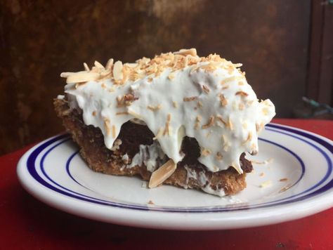 Individual Pecan Pies, Almond Joy Pie, Homemade Pie Recipes, Just Pies, Retro Desserts, Honey Pie, Pie Shop, Chocolate Cream Pie, Best Pie