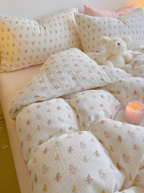 Bedding For Single Beds, Twin Bed Bedding Ideas, Love Shack Fancy Sheets, Bedroom Ideas Double Bed, Cute Bed Covers, Bedroom Ideas White Walls, Duvet Covers Aesthetic, Bedsheets Aesthetic, Aesthetic Room Decorations