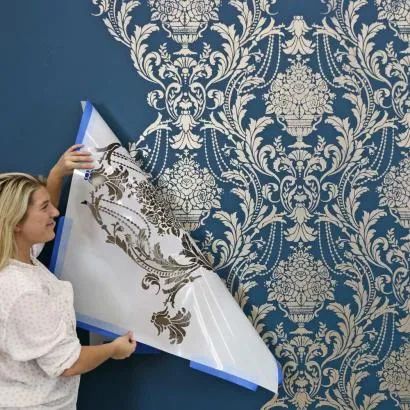 Damask Stencil Patterns, Wall Stencils Diy, Damask Wall, Stencil Wall Art, Wall Stencil Patterns, Stencil Decor, Damask Stencil, Wall Painting Techniques, Wallpaper Stencil