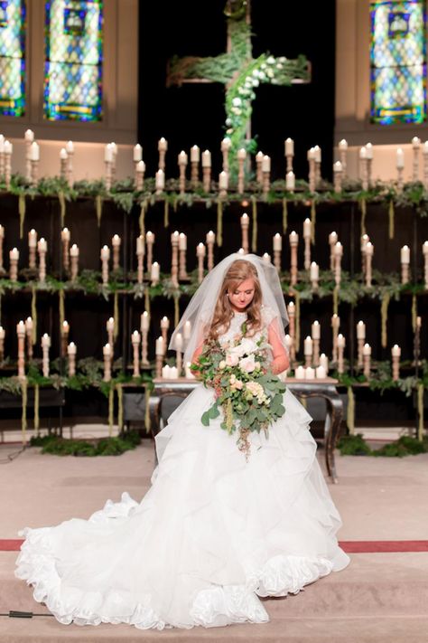 Kendra and Joe Duggar's Wedding Photos | Counting On | TLC.com Sadie Robertson Wedding, Kendra Duggar, Brunette Hair Color Ideas, Duggar Girls, Jill Duggar, Duggar Wedding, Sadie Robertson, Revealing Dress, Counting On