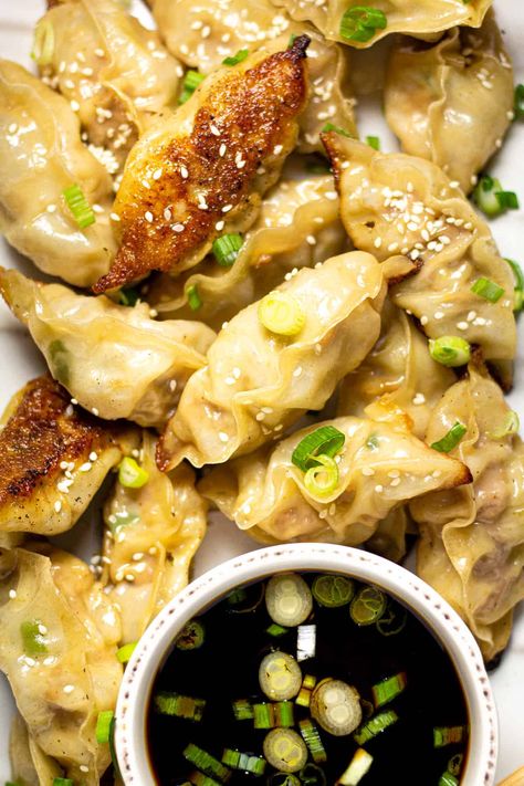 Pan Fried Pork Dumplings | Just over 30 minutes from start to finish these pork dumplings are simple, satisfying and loaded with flavor! They're crispy yet tender making them the perfect main course or party appetizer! Dumplings Chinese, Pork Larb, Pork Chinese, Easy Dumplings Recipe, Japanese Gyoza, Dumpling Recipes, Easy Dumplings, Pork Dumplings, Pork Dumpling