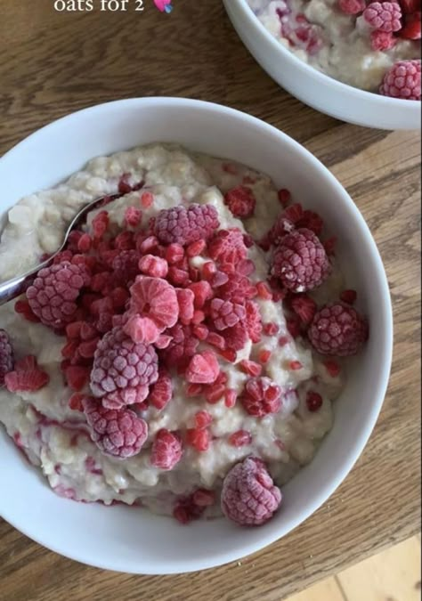 Pink Oatmeal, Healthy Lifestyle Food, Food Is Fuel, Food Obsession, Pretty Food, Food Cravings, Cute Food, Aesthetic Food, I Love Food