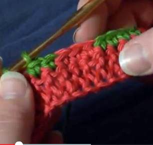 Make clean and crisp color changes with this easy tip! Video tutorial at mooglyblog.com Make Clean, Crochet Stitches Tutorial, Crochet Instructions, Yarn Projects, Love Crochet, Crochet Basics, Knit Or Crochet, Learn To Crochet, Crochet Techniques