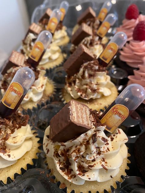 Cupcake With Liquor Shots, Booze Infused Cupcakes, Cupcakes With Liquor Bottles, Cupcakes With Shots On Top, Alcohol Infused Cupcakes With Pipettes, Alcohol Infused Food, Alcohol Cake Pops, Liquor Cupcakes Ideas, Alcohol Cupcakes Birthday