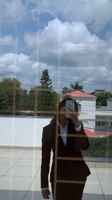 Vintage mirror selfie , mirror selfie idea outfit inspo lawyer outfit inspo , classy outfit for women Iim College Aesthetic, Internship Vision Board Pictures, Law Internship Aesthetic, Law Student Outfit, Law Internship, Buddha Background, Law School Outfit, Internship Outfit, Simple Kurta