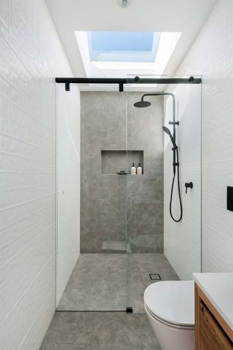 Small Ensuite Bathroom Ideas Narrow, Small Narrow Bathroom, Narrow Bathroom Designs, Black Tapware, Grey Bathrooms Designs, Small Bathroom Tiles, Small Bathroom Layout, Small Toilet Room, Beautiful Bathroom Designs