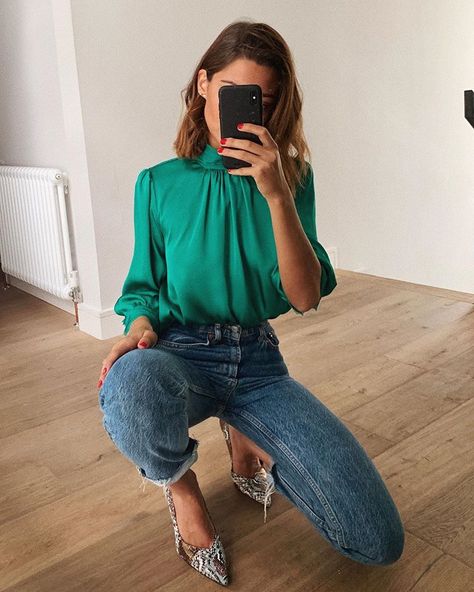 Marianne sur Instagram : Silky tops & jeans, favourite combo Saturday Night Outfit, Work Outfits Women Winter, Work Outfits Women Professional, Work Outfits Women Office, Silky Top, Work Outfits Women Summer, Denim Day, Jean Top, Work Outfits Women