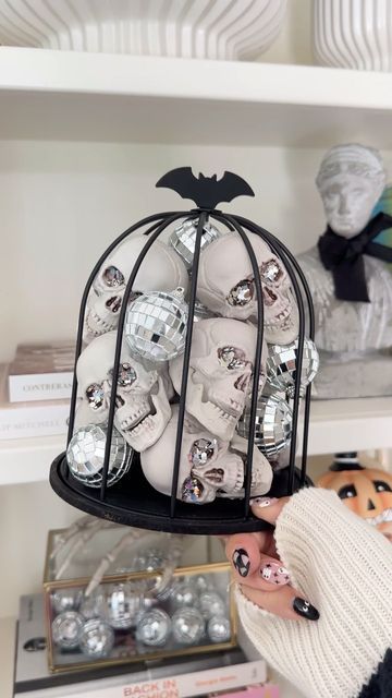 Diy Glam Halloween Decor, Diy Boho Halloween Decor, Disco Ball Halloween Decor, Boho Halloween Decor Diy, Halloween Shelf Decor Ideas, Diy Disco Ball Decor, Hippie Halloween Decor, Diy Disco Decor, Halloween Birdcage