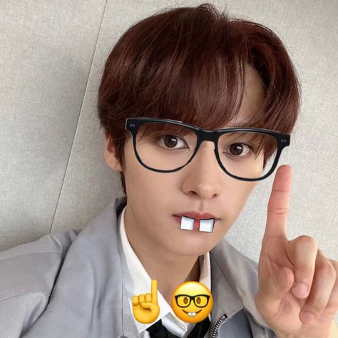 Kpop Emojis, Im Gonna Love You, Skz Memes, Funny Emoji, Kids Wallpaper, Lee Min, Lee Min Ho, Kpop Memes, Lee Know