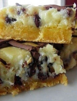 Chocolate Chip Ooey Gooey Butter Cake ~Get ready to write down this recipe, because it’s just so great and simple you just don’t want to pass it by. Luxury Desserts, Bake Sweets, Ooey Gooey Butter Cake, Gooey Cake, Gooey Butter, Gooey Butter Cake, Butter Cake Recipe, Ooey Gooey, Think Food